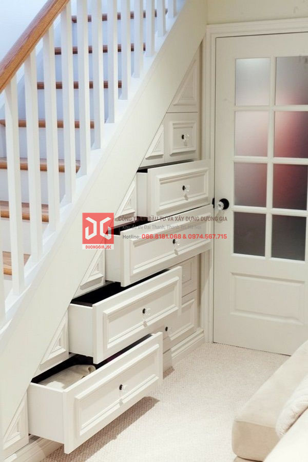Tủ chứa đồ màu trắng giúp tiết kiệm diện tích và làm không gian thêm sang trọng