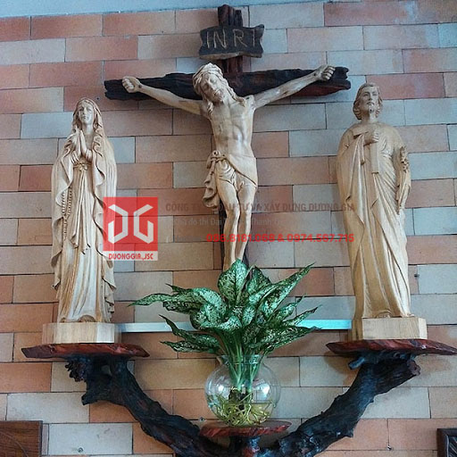 Tượng Đức Mẹ sẽ đặt bên phải tay Chúa, tượng Thánh Giuse sẽ đặt bên trái tay Chúa